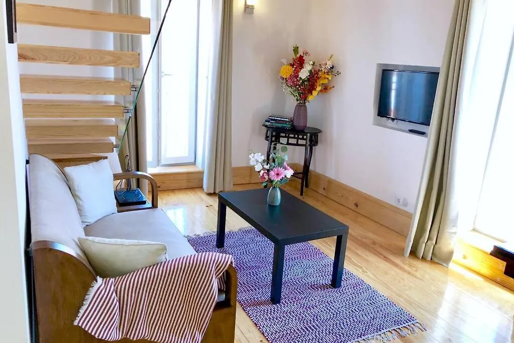 32 Top - Center Of Lisbon Duplex Apartment, Barrio Alto