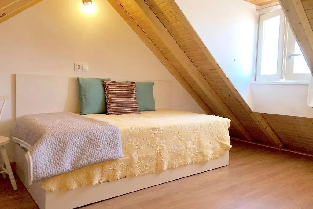 32 Top - Center Of Lisbon Duplex Apartment, Barrio Alto
