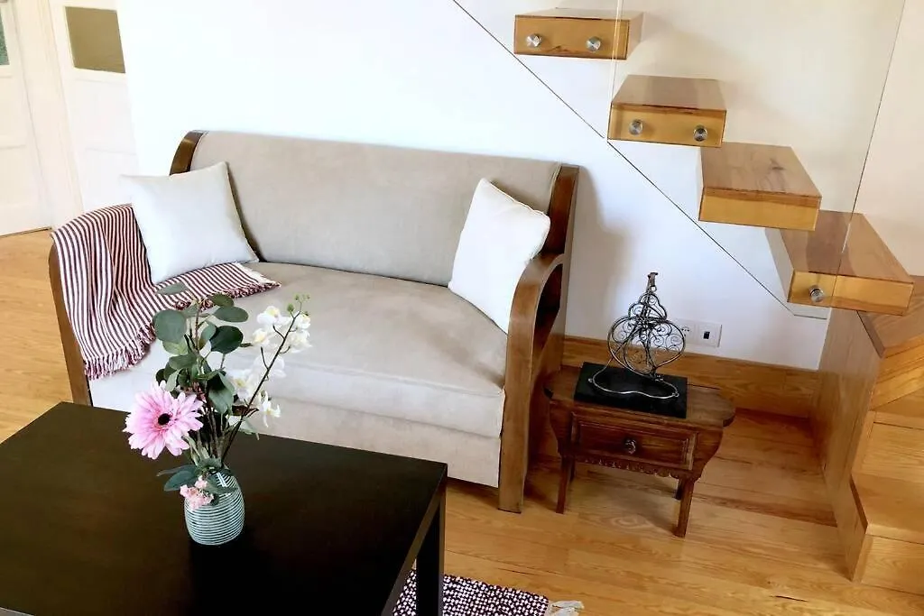 Apartment 32 Top - Center Of Lisbon Duplex Apartment, Barrio Alto
